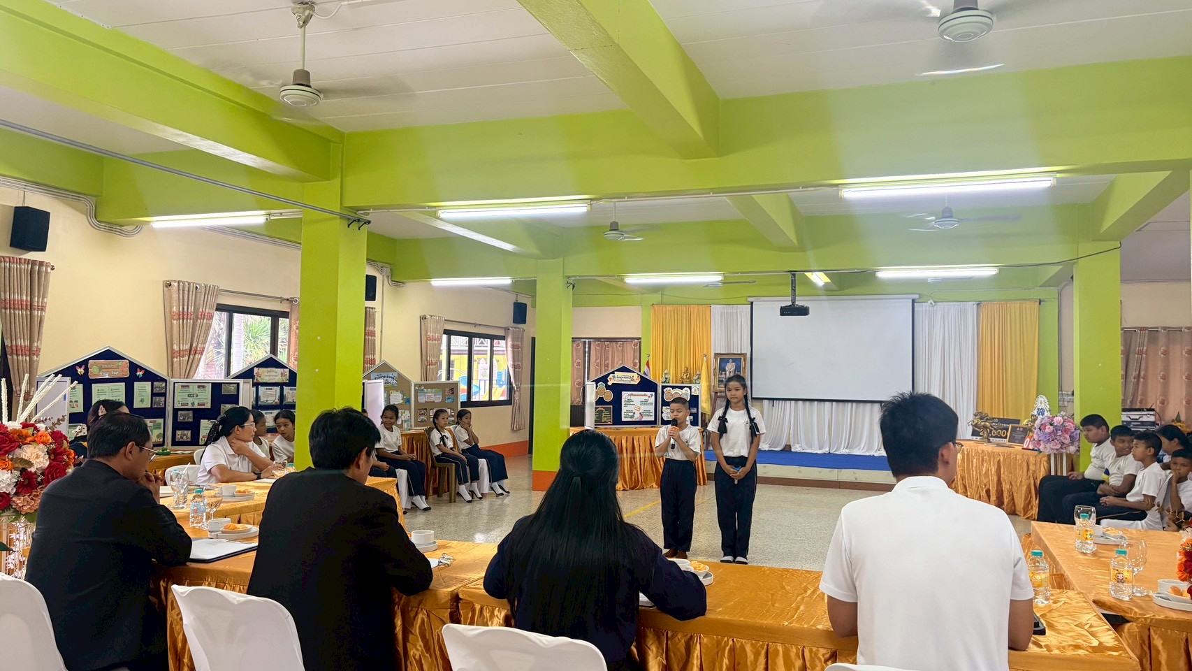 การนิเทศติดตามสถานศึกษาพอเพียงต้นแบบ